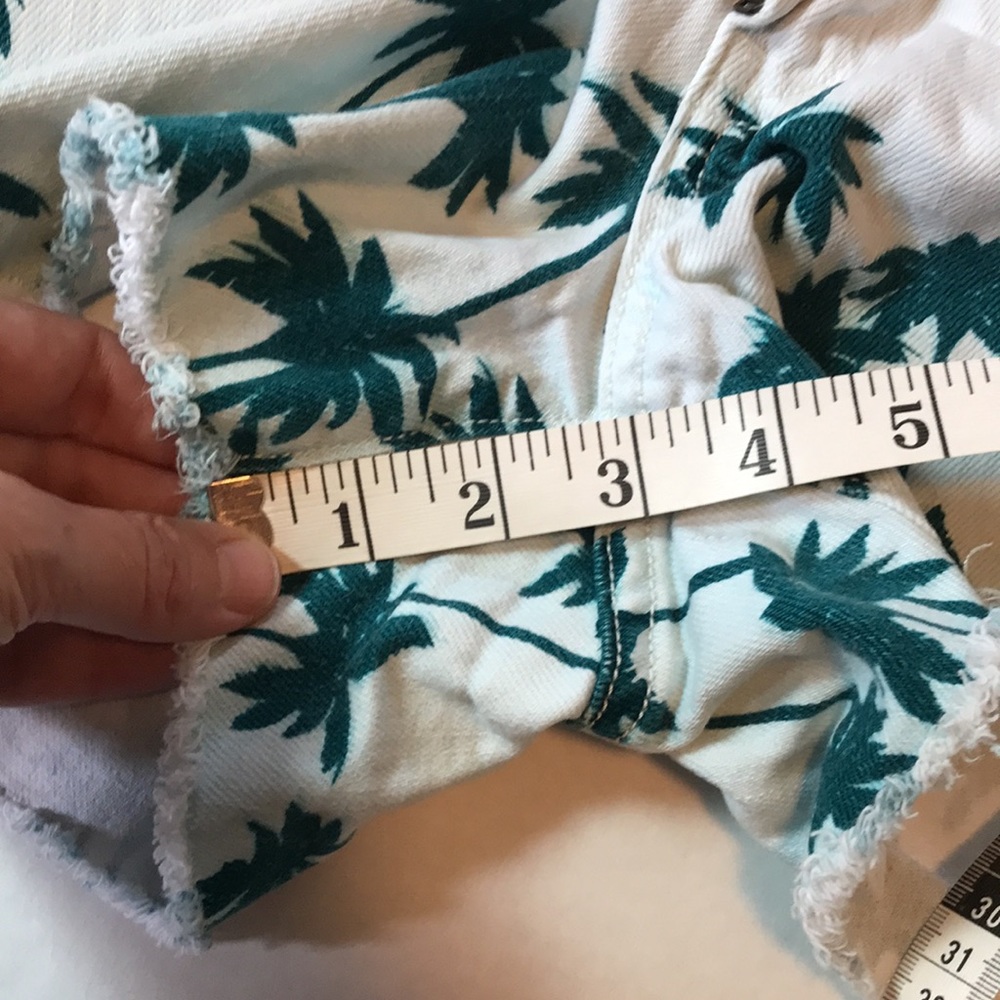Old Navy the diva palm tree print cut off style shorts size 4 - Picture 9 of 9